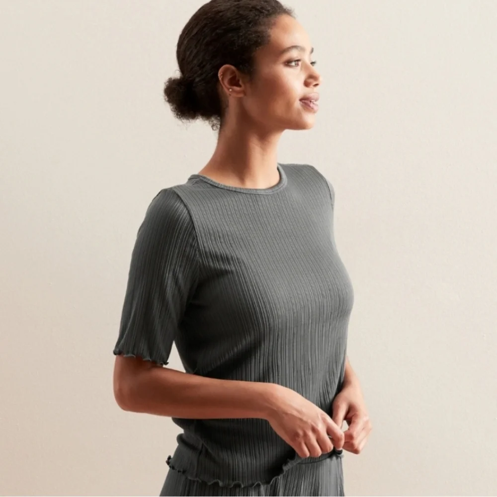 NWT Banana Republic Ribbed Tee - Picture 2 of 4